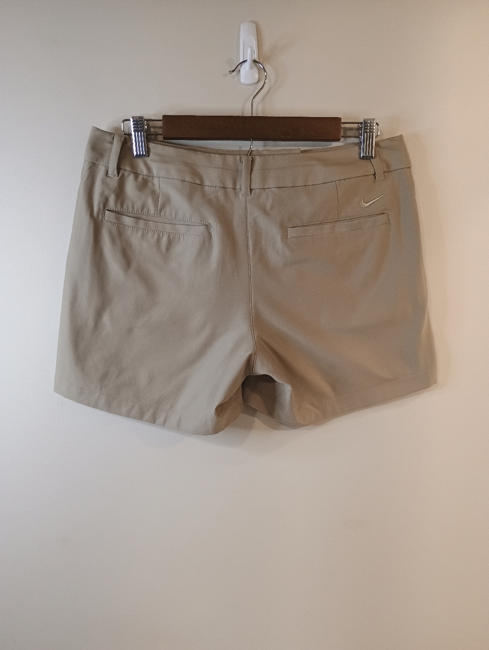 Nike Dri Fit  Women's Khaki Stretch GOLF Shorts - Picture 6 of 6